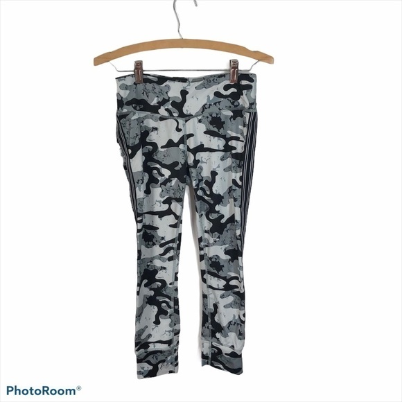 Reebok Black Gray Camo Print Leggings Sz Small - Picture 1 of 6
